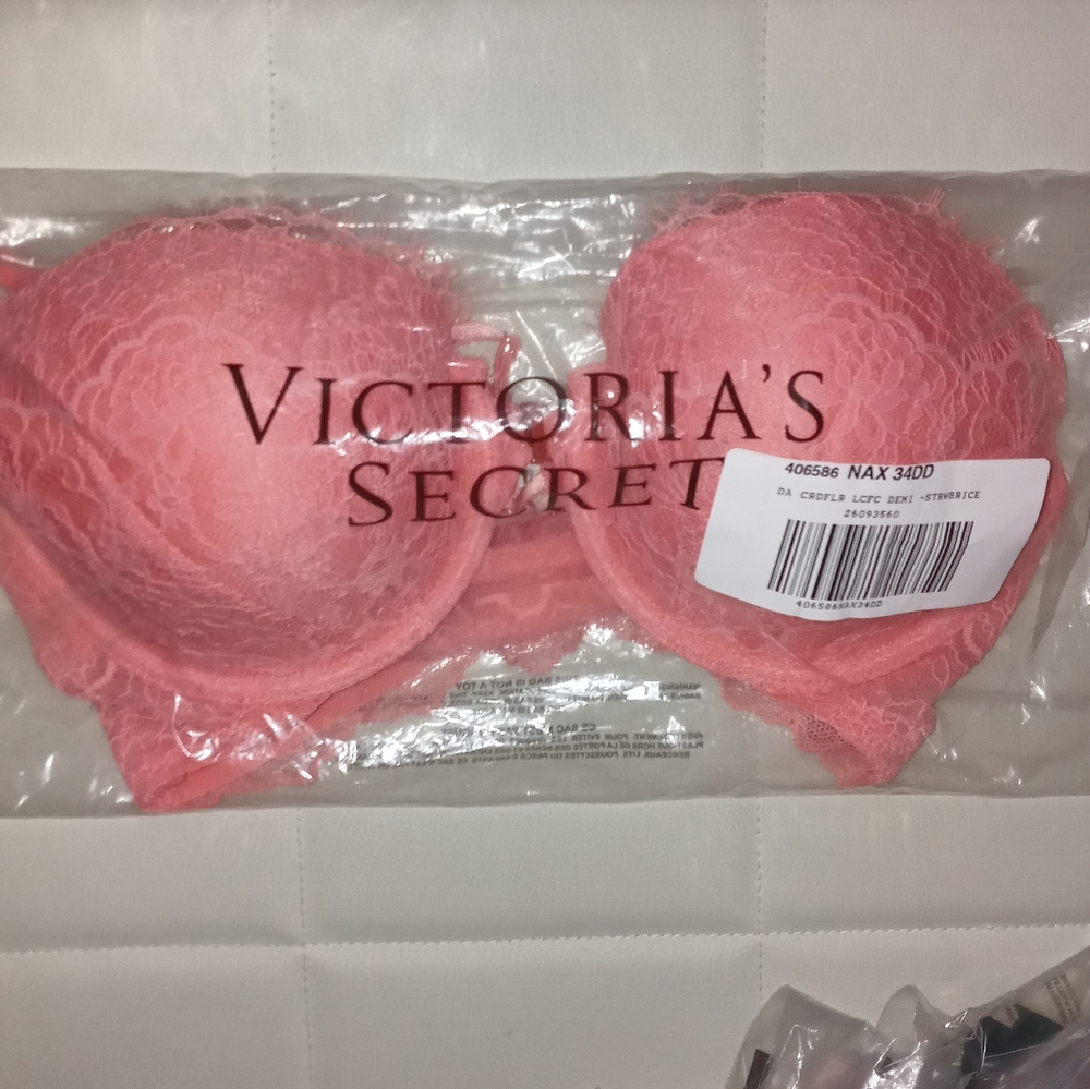 VICTORIA'S SECRET 34DD DREAM ANGELS LIGHTLY LINED DEMI BRA - Picture 4 of 7